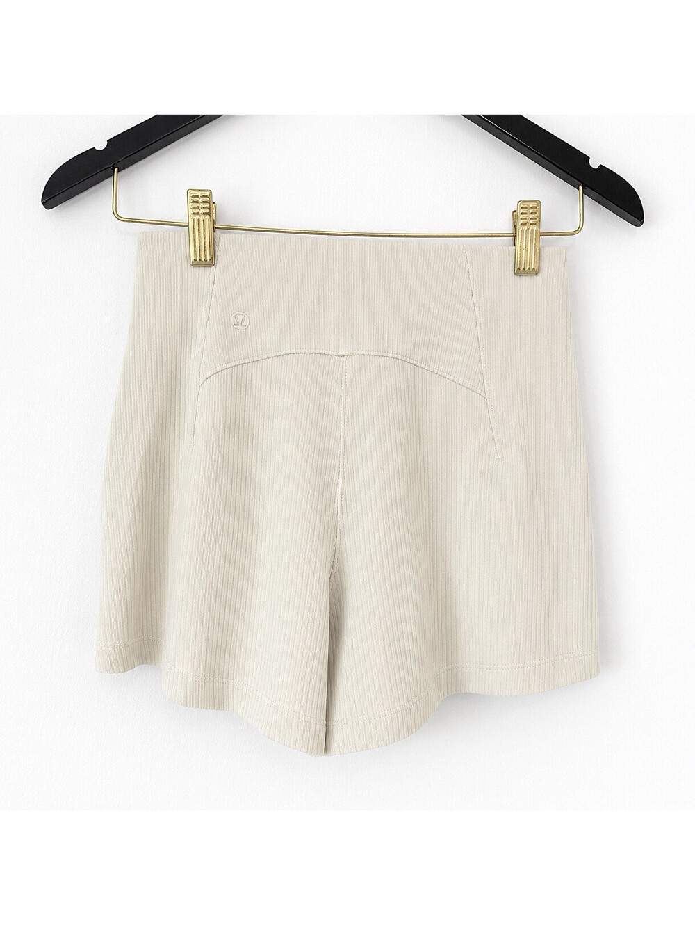Lululemon Women’s Beige Ribbed Knit Pull-On Shorts Softstream High rise size 2